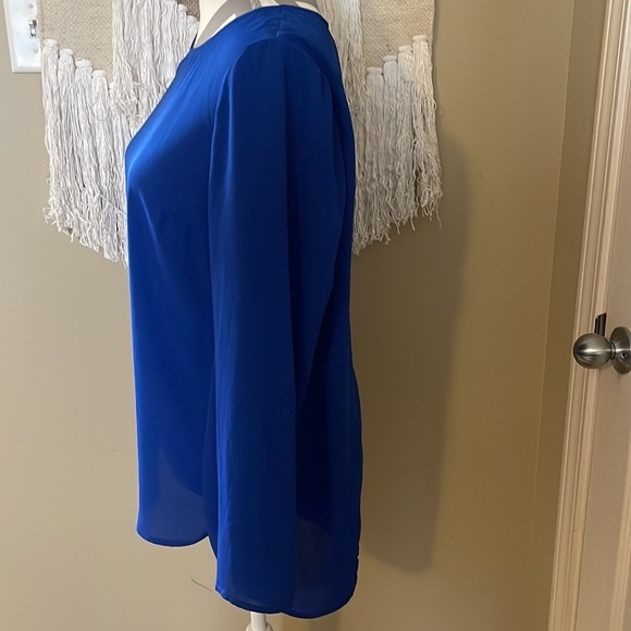 Royal Blue Open Back Blouse with Lace Back by Gibson Latimer Size Large - Picture 3 of 9